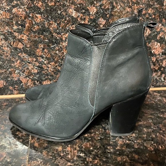 Michael kors black leather ankle boots 8.5 - Picture 3 of 10